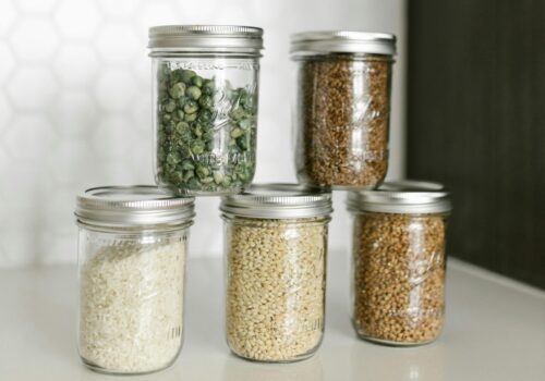 bocaux composé de différents féculents, riz, pâtes etc